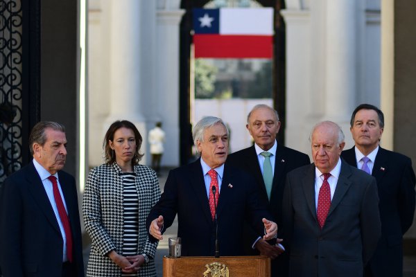 Piñera y ex presidentes dan “vuelta la página” por La Haya y se enfocan en retomar agenda internacional