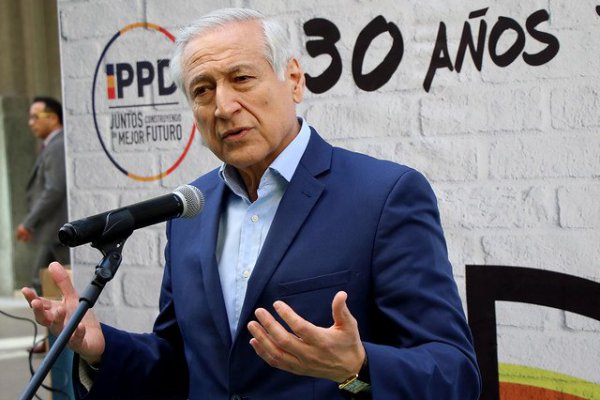 Heraldo Muñoz por celebración del gobierno del triunfo del NO: "Es curioso porque Piñera es la única persona que votó NO en La Moneda"