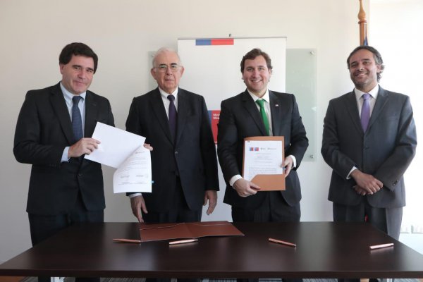 Gobierno firma convenio con Sonami para incentivar el uso eficiente de la energía en minería