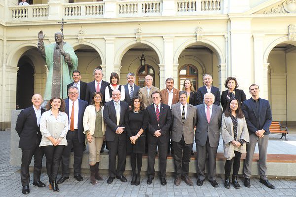 <p>Banco Santander se queda con el Premio Carlos Vial Espantoso</p>