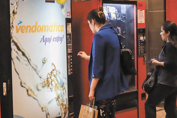 Vendomática, el rentable negocio de dispensadoras que sedujo al mayor embotellador peruano