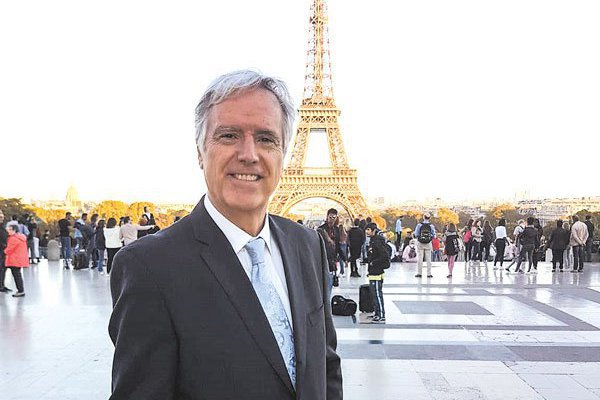 La nueva vida de Felipe Morandé en la OCDE, explorando la diplomacia