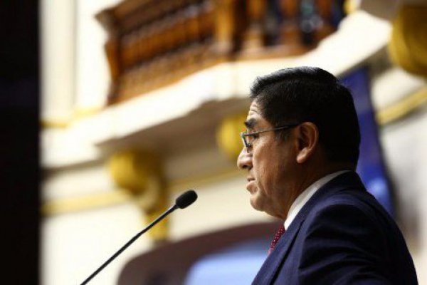 Congreso peruano destituye a juez de la Corte Suprema por corrupción