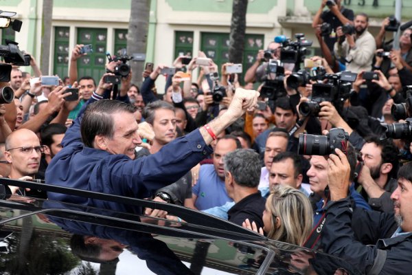 <p>Bolsonaro sorprende a todos y va a segunda vuelta con Haddad</p>