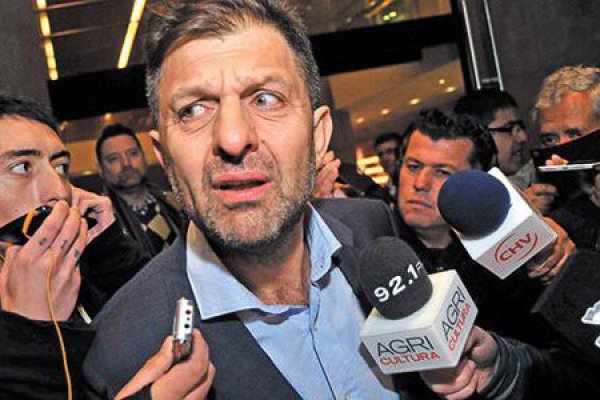 <p>Aníbal Mosa elevó su participación en Colo Colo ante la amenaza que representa Gabriel Ruiz-Tagle</p>
