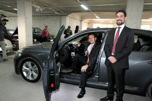 La Tía Rica rematará el auto presidencial… ¿Es un buen precio?