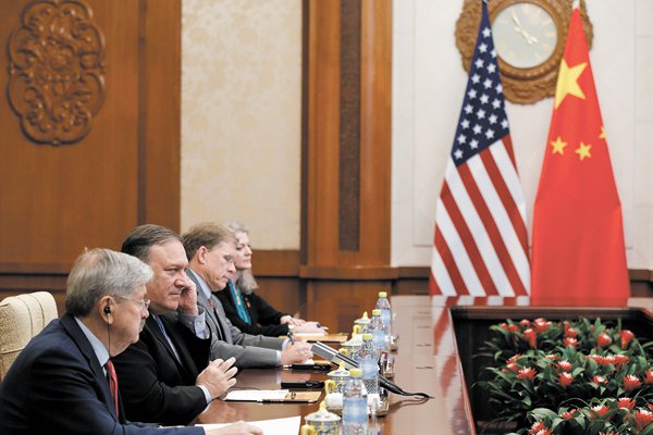 ¿Guerra comercial a una nueva fase? EEUU evalúa catalogar a China como “manipulador de divisas”