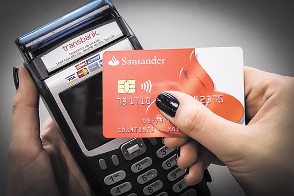 <p>El motivo que habría tenido Santander para terminar acuerdo con Transbank</p>