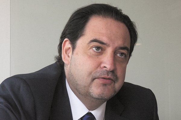Exministro Rebolledo se integra a estudio Bravo, que lidera causa contra Enel