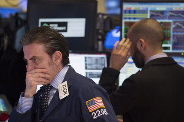 Tecnológicas se derrumban en Estados Unidos y llevan al Nasdaq a su peor jornada en más de dos años