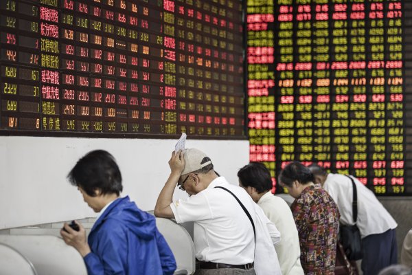 Acciones de China en su menor valor en cuatro años y mercado pide que el gobierno intervenga