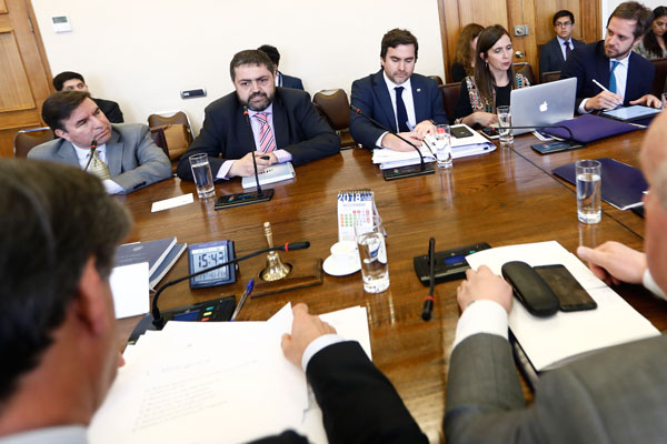 Votación de reforma tributaria quedaría para marzo ante alta carga en comisión