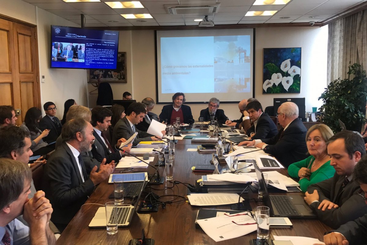 <p>Reforma tributaria: Sofofa insiste en recortar impuestos a empresas y Conupia critica la cláusula PYME</p>