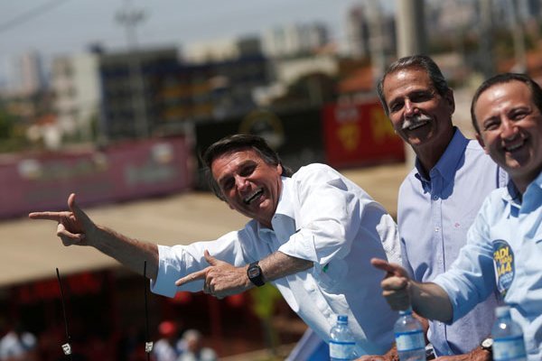 Bolsonaro delinea su equipo económico con interés en figuras del gobierno de Temer
