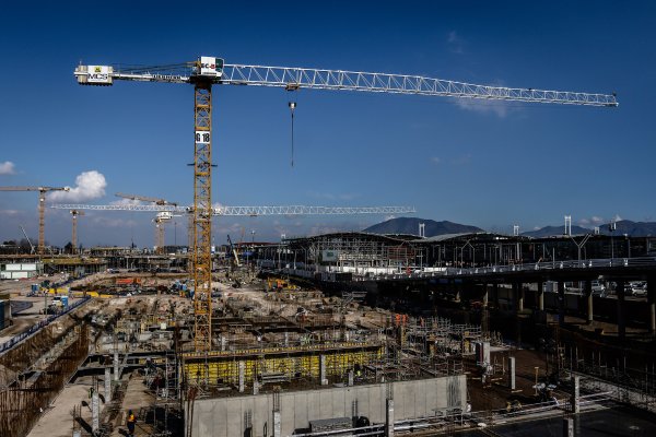 <p>La carrera contra el tiempo que lleva Astaldi en Italia y que ha impactado en Chile</p>