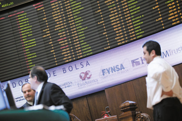En Chile, 91% de los fondos activos pierden ante el mercado en cinco años