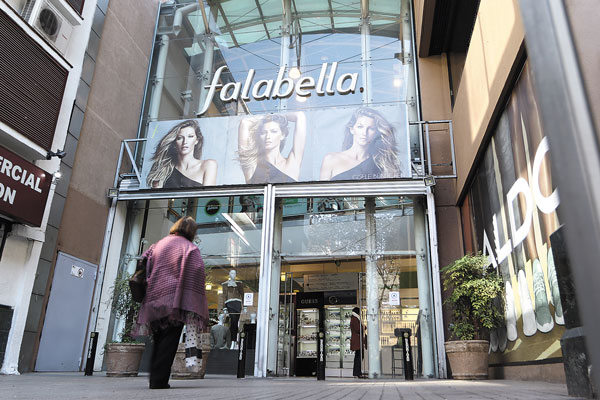 Apuestas por alza de Falabella casi se cuadruplican tras colocación