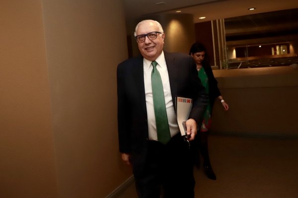 Alvaro Saieh deja la presidencia de SMU para quedar como vicepresidente