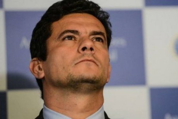 Bolsonaro quiere nombrar al poderoso juez anticorrupción Sergio Moro al mando del Ministerio de Justicia