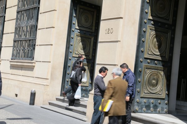 Comienza a sentirse el ajuste: gasto público cayó en el tercer trimestre