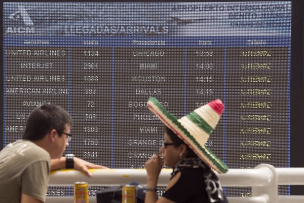 Fitch pone en perspectiva negativa calificación de México tras fiasco de nuevo aeropuerto