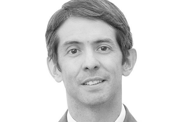Cuando la política domina a la economía