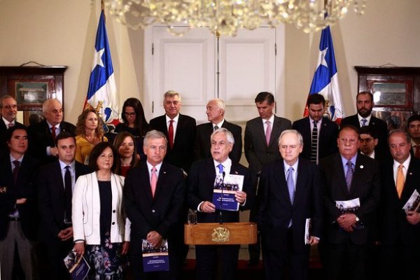 Piñera recibe 100 propuestas que buscan alcanzar desarrollo integral en una década