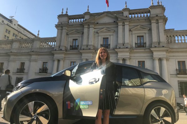Presidente Piñera presenta flota de autos eléctricos para uso del gobierno