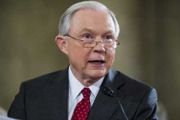 Trump saca a fiscal general de EEUU tras meses de críticas por investigación a intervención rusa en elecciones