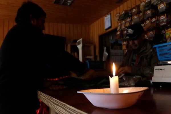 Diputados RN presentan denuncia ante la SEC por masivo corte de luz en la Región Metropolitana