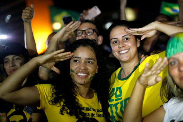 Generales de Brasil prometen mantenerse fuera de la política