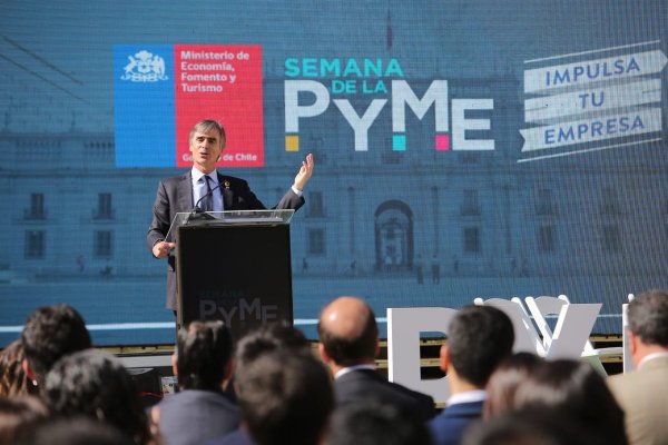 Gobierno lanza convenio con Facebook para impulsar emprendimientos chilenos
