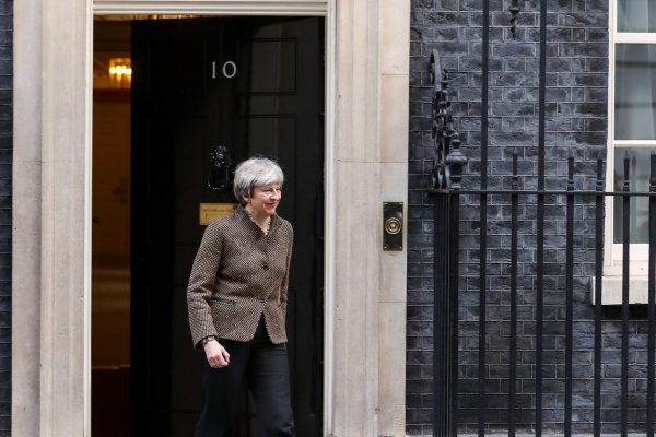 May asegura que queda sólo "un puñado de temas" sin resolver para el Brexit