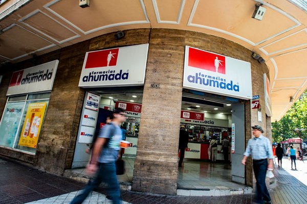 Nuevo gerente general llega a Farmacias Ahumada y activa cierre de 50 locales y cerca de 500 despidos
