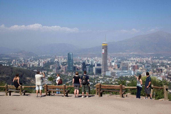 ¿Nos conformamos? Fitch prevé PIB promedio de 3,3% para Chile en la próxima década
