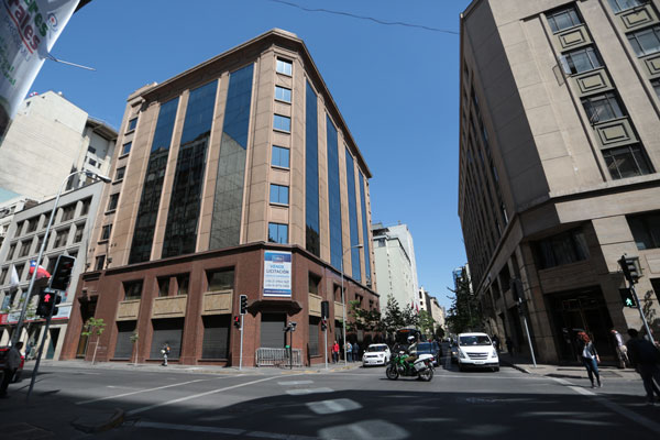 Edificio de Copec en calle Agustinas alista licitación y hay más de 50 interesados