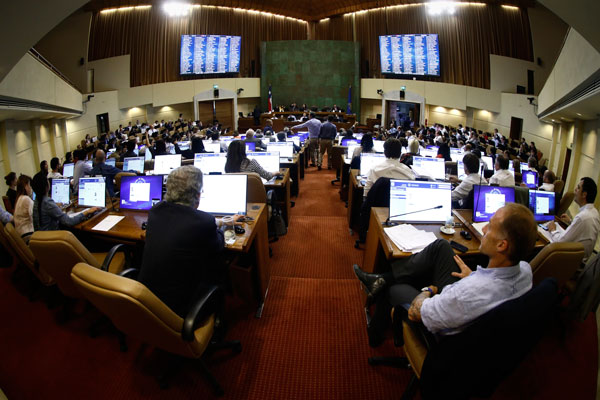 ¿Quiénes postulan al Congreso? Estudio revela rasgos de últimos candidatos