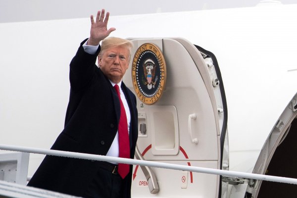 Trump expresa "optimismo" sobre acuerdo con China para frenar la guerra comercial