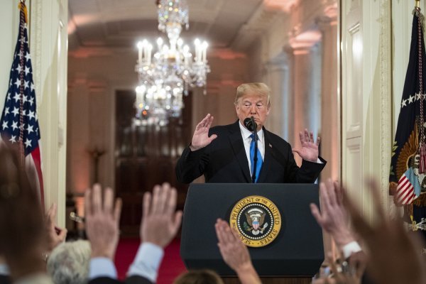 CNN da por zanjado su litigio con Trump tras la devolución de acreditación