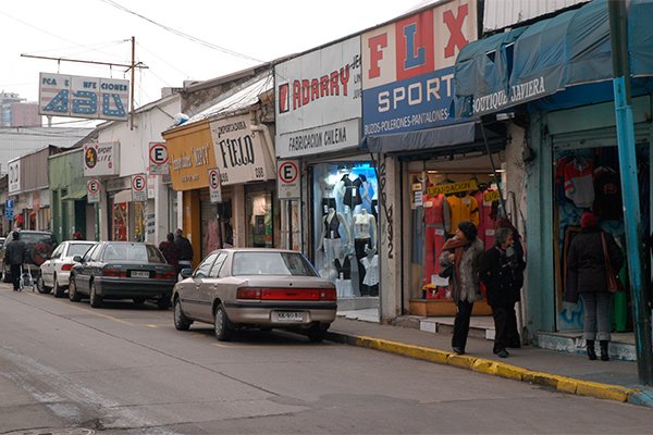 Desaceleración: ventas del comercio minorista cayeron durante septiembre en La Araucanía y Valparaíso