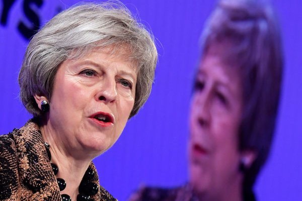 May avanza en su plan del Brexit, pero Francia y España reclaman más concesiones