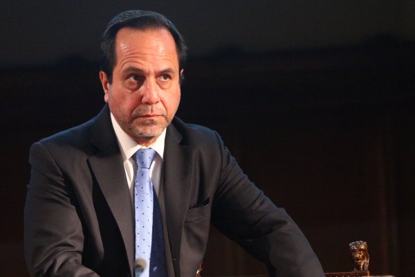 Ausencia de Mendoza en panel con Blumel