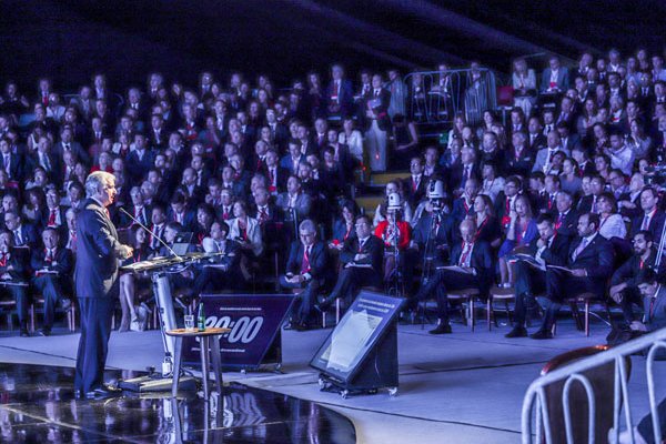 Larraín anuncia mesa de trabajo público-privada para potenciar el mercado de capitales
