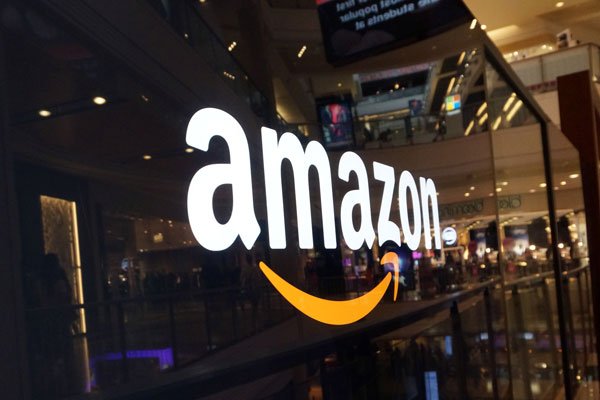 Amazon hace primer guiño a consumidores chilenos y se acerca a operadores logísticos