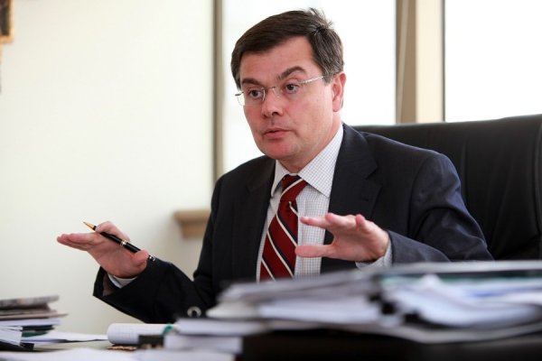 Menchaca y devolución de espectro: “Traerá importantes dificultades al desarrollo de las telecomunicaciones”