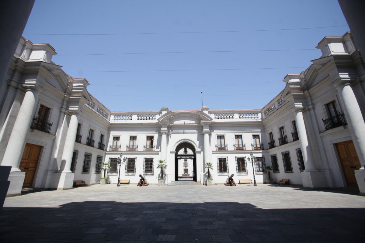 <p>Reajuste: parlamentarios se enfrentan por congelamiento en rentas de autoridades</p>
