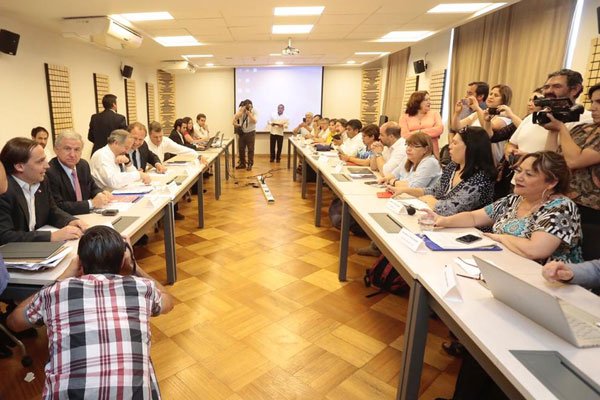 Reajuste del sector público: proyecto iría al Congreso el 10 de diciembre