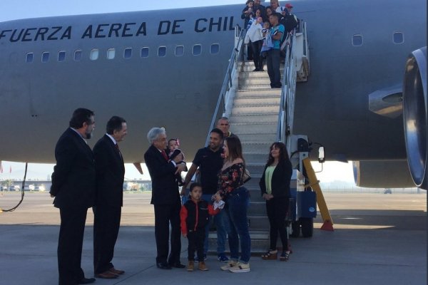 Arriban a Santiago cerca de 100 ciudadanos chilenos que regresan de Venezuela