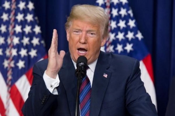 Trump da señales de que pretende extender aranceles a todas las importaciones chinas y bolsas caen