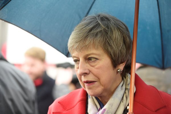 May defiende su plan del Brexit tras críticas de EEUU sobre comercio bilateral